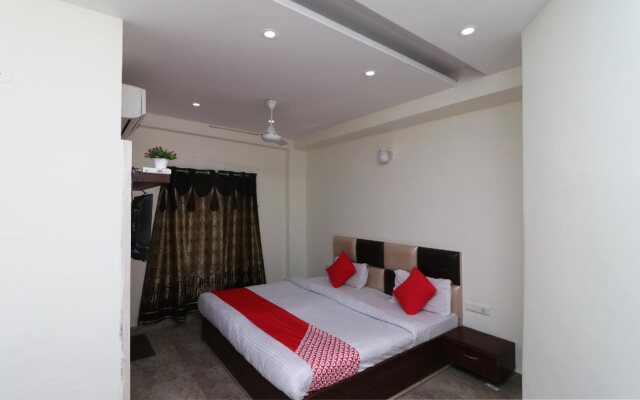 Hotel Paras by OYO Rooms