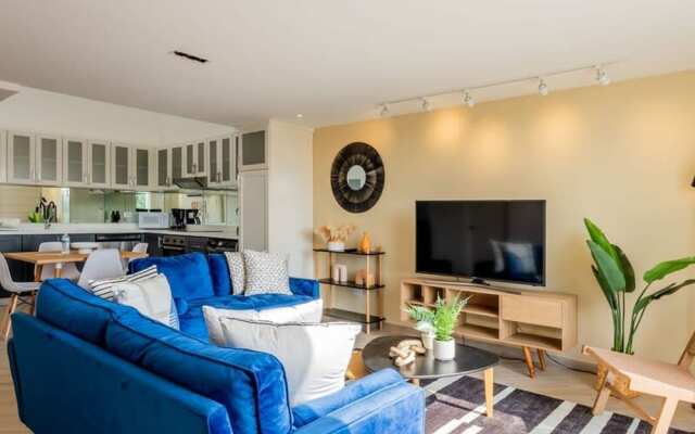 w Lovely 3BR With Modern Balcony in Panama