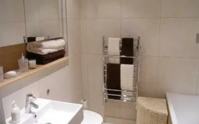 Tower Hill Serviced Apartment By Mysquare