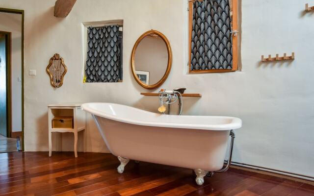 Splendid Holiday Home in Espère France With Private Pool