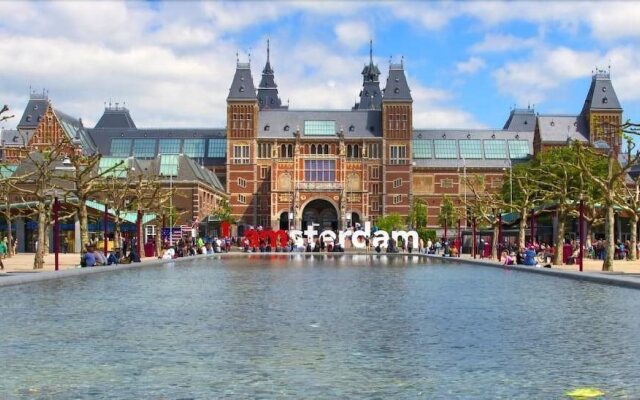 Art Gallery Hotel Bv