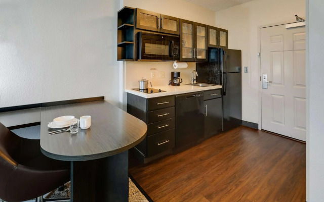 Sonesta Simply Suites Miami Airport Doral