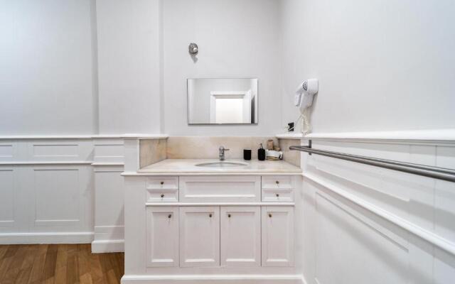 Dante 138 Class Rooms & Apartments