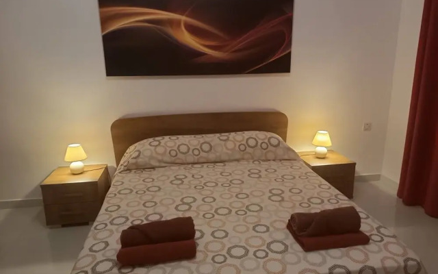 Seaside Stylish and Spacious 2-bedroom Apartment