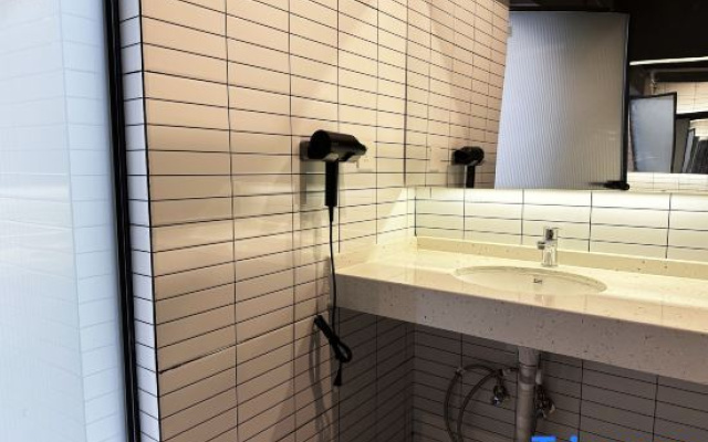 SUNSHINE HOSTEL (Female Only)