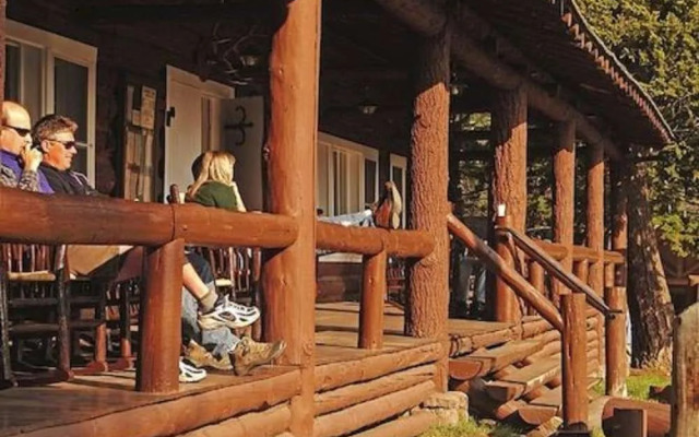 Roosevelt Lodge & Cabins