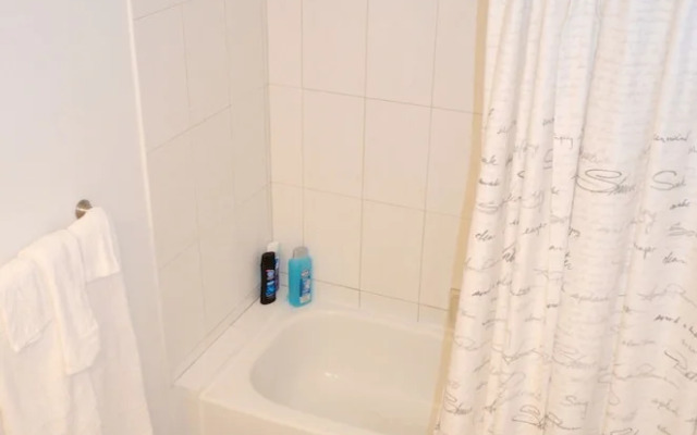Bay Pointe Yacht Club 2BD Apartment OLR