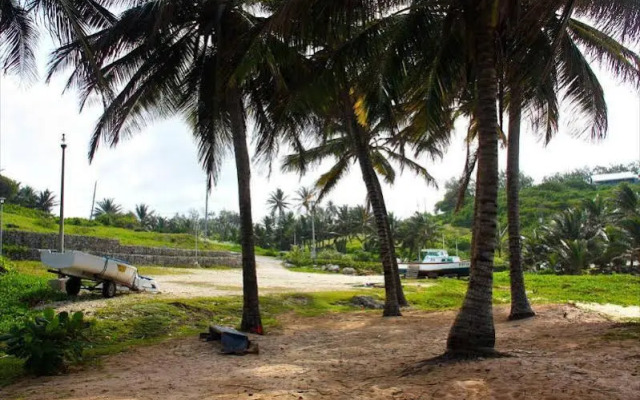 Tropical Winds Apartment Hotel