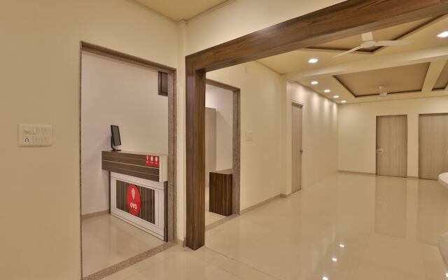 OYO 11750 Hotel Starz