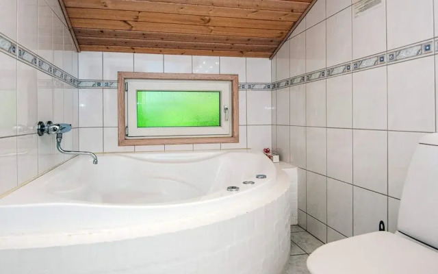 Secluded Holiday Home in Henne near Beach