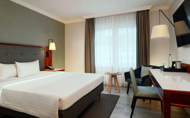 Courtyard by Marriott Hamburg Airport - Image 4