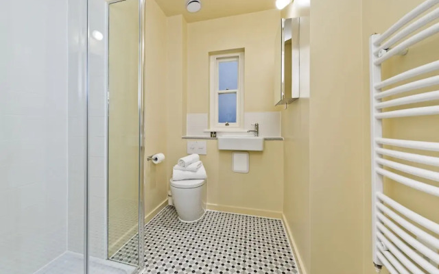 Superb Studio Apartment With Garden Views Near Camden