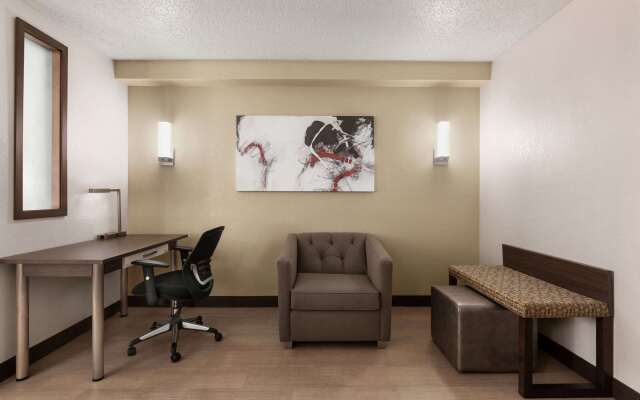 Ramada by Wyndham Suites Orlando Airport