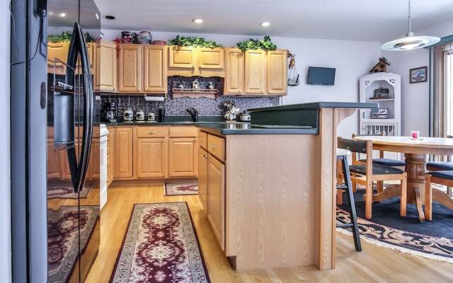 Pickerel Point Executive - 5 Br Home
