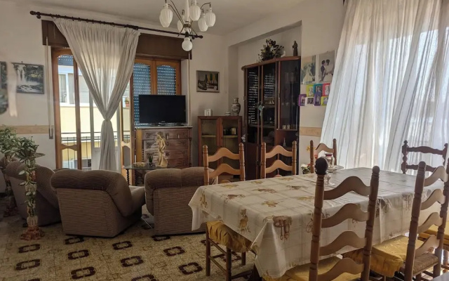 Sicilian Apt in Donnalucata-sleeps 4- 2 Min Beach
