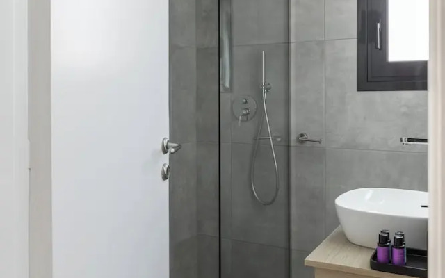 Elliot Neapoli, Athens