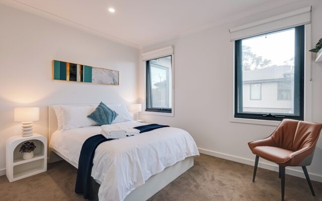 StayAU Stylish 4BR Home Ringwood