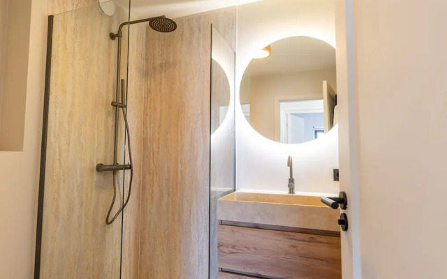 Renovated Apartment With Garden and Parking