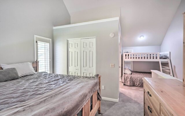 Ellicottville Townhome ~ Half Mi to Slopes!