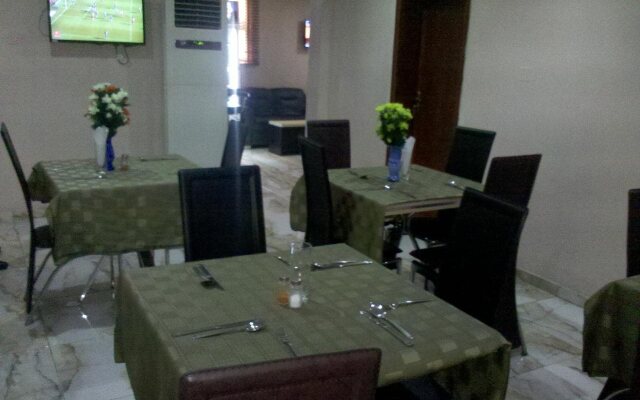 Folade Hotels