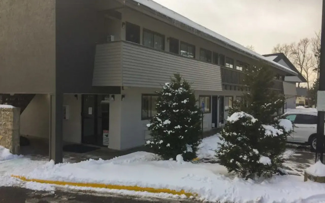 Motel 6 Burnsville, MN
