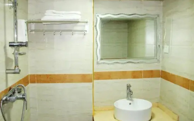 6 Plus 1 Fashion Hotel