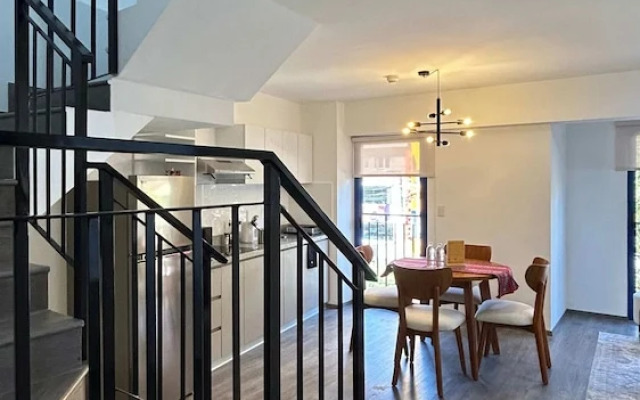w Trendy 2BR Duplex Retreat in Cusco