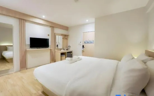 Zhennan Teabar Hotel