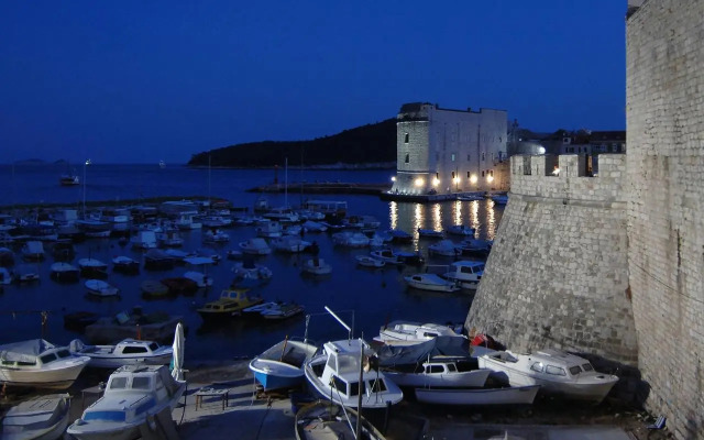 Dubrovnik Throne Suite III.