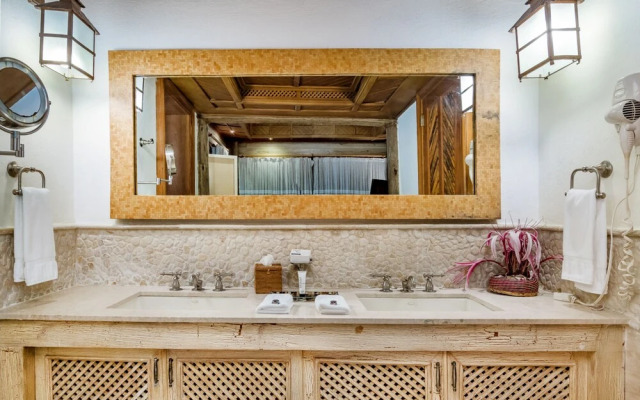 Luxury Villa with Beachfront Eden Roc