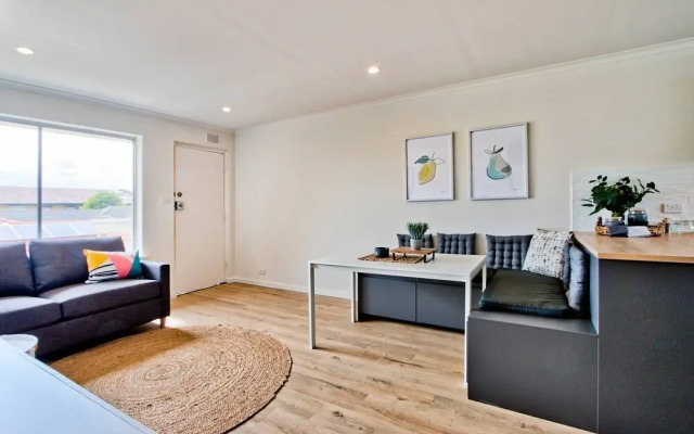 2 Bedroom Apt In Glenelg With Air-con