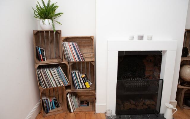 Charming 1 Bedroom House Close to City Centre