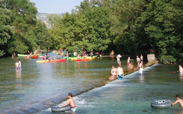 Inviting Villa in Saumane-de-vaucluse With Swimming Pool