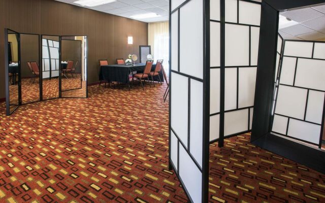 Comfort Inn & Suites Arlington Heights - Buffalo Grove