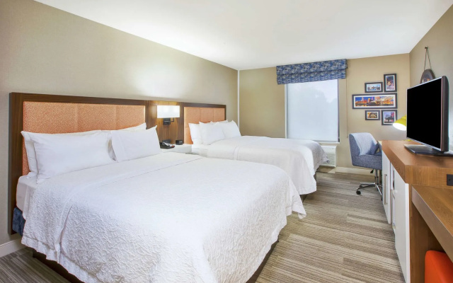 Hampton Inn & Suites Oakwood Village-Cleveland