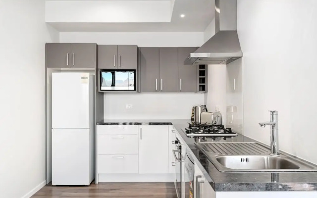 A Luckie Charm - 8 Bedroom Townhouse