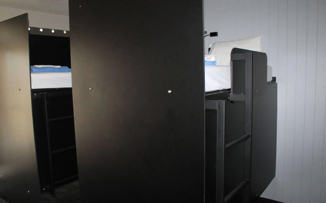 BUNK Surfers Paradise - International Backpacker Hostel