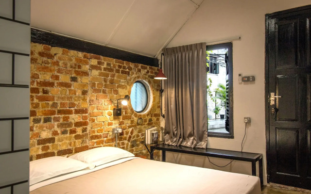 The Brownstone Hostel & Space