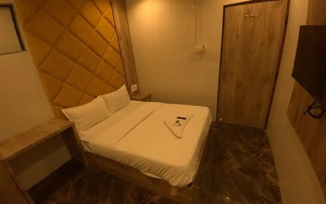 Fabhotel Platinum Inn