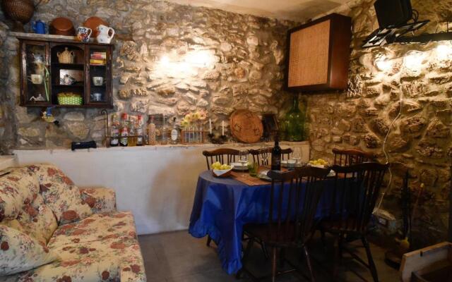 Stone House in Majella Park