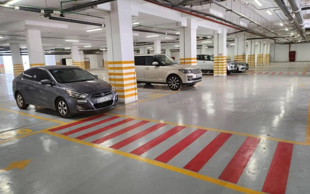 Luxurious & Comfy Gem-5 Star Location-pools, Gym!