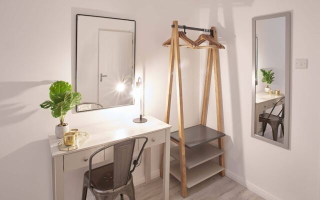 The Surfer's Loft Apartment