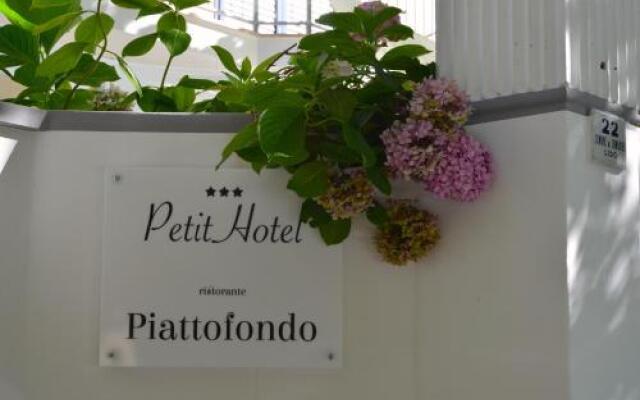 Petit Hotel