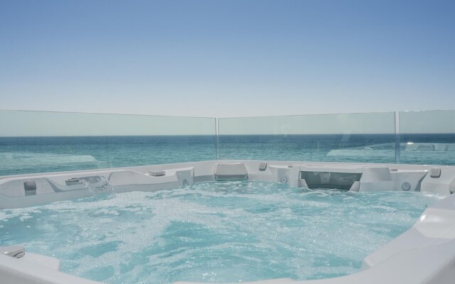 Villa first line beach, 6 bedrooms, private pool, Costabella, Marbella