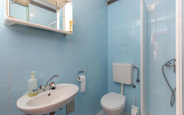 Amazing apartment in Novi Vinodolski w/ 3 Bedrooms