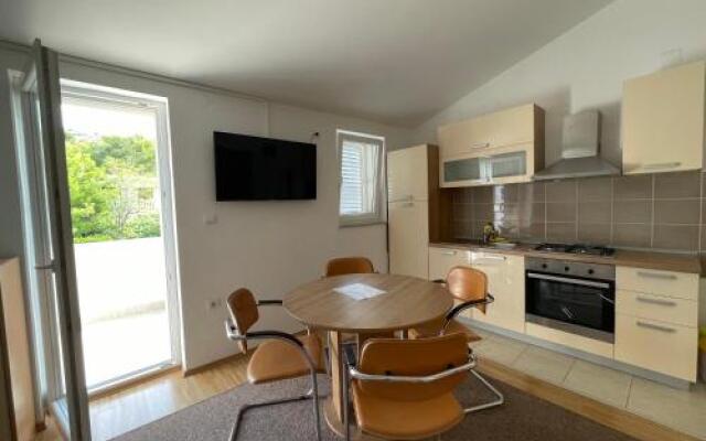 Petros Apartments Pag