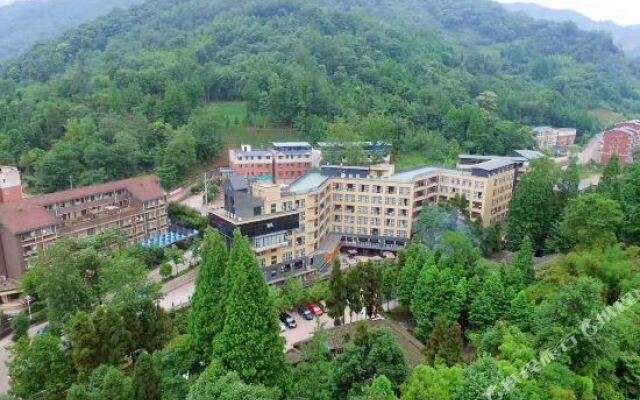 Lafei Xilong Hot Spring Hotel (Chongzhou Jiulonggou)