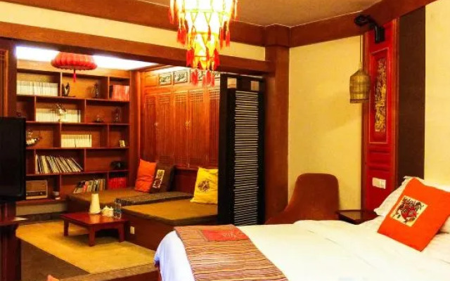 Yixing Thatched Cottage Inn (Lijiang Old Town Dashuiche Branch)