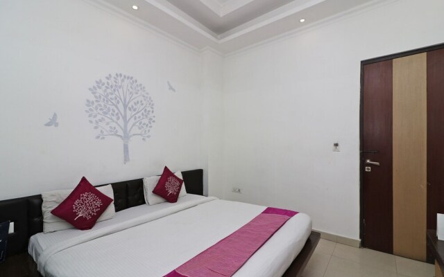 Hotel Crown Palace By OYO Rooms