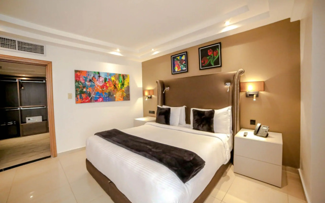 Victoria Crown Plaza Hotel